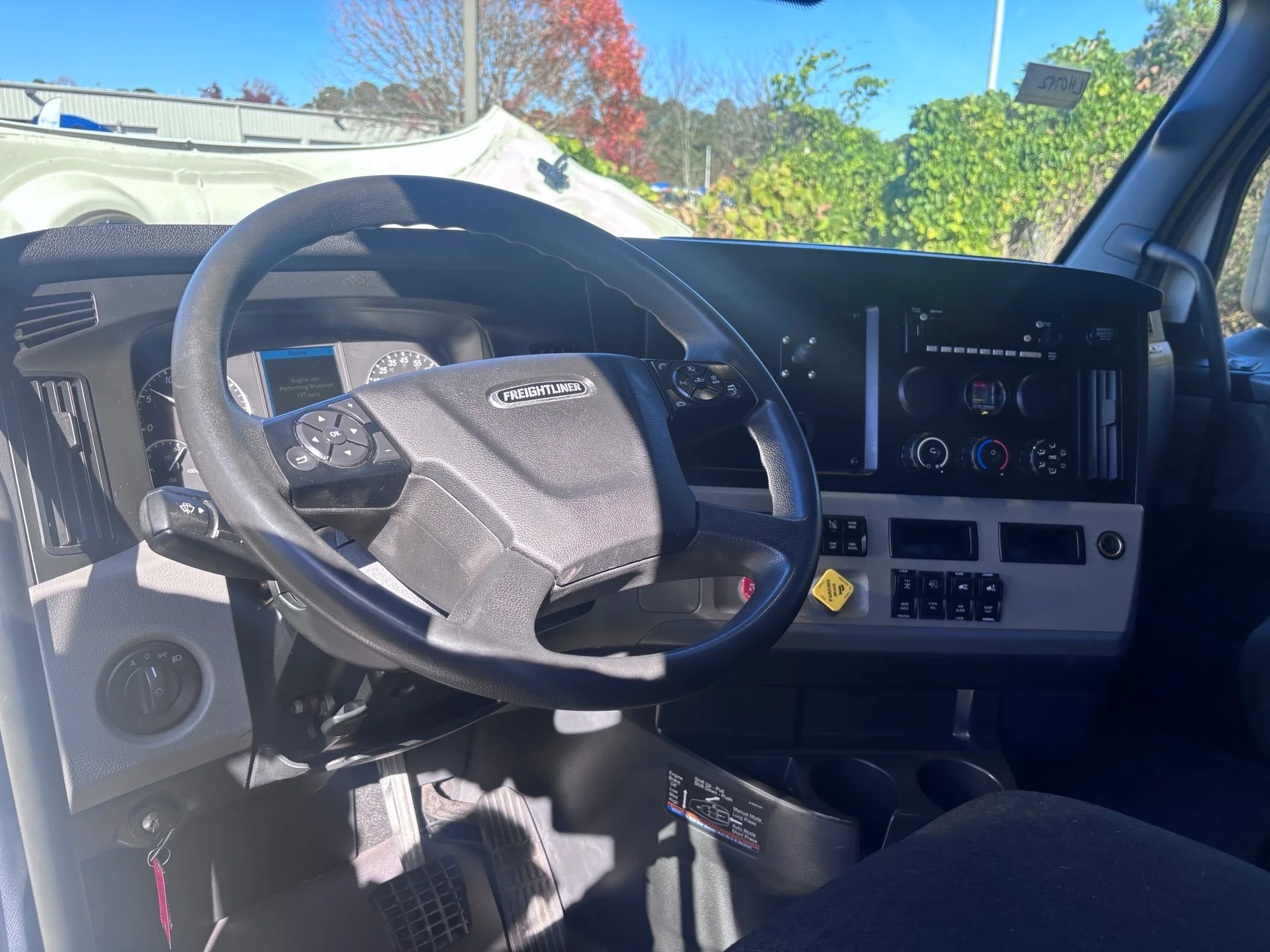 2021 Freightliner Cascadia - image 12