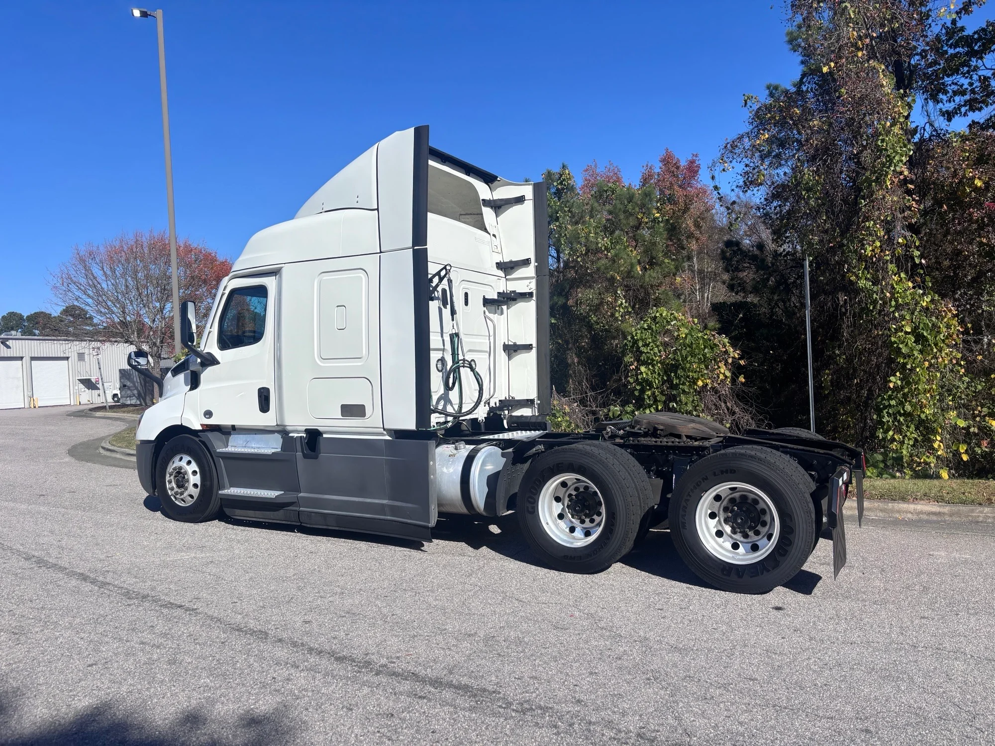 2021 Freightliner Cascadia - image 7