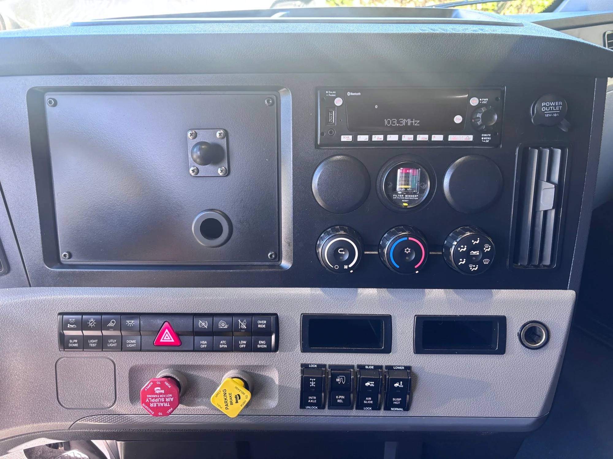 2021 Freightliner Cascadia - image 13