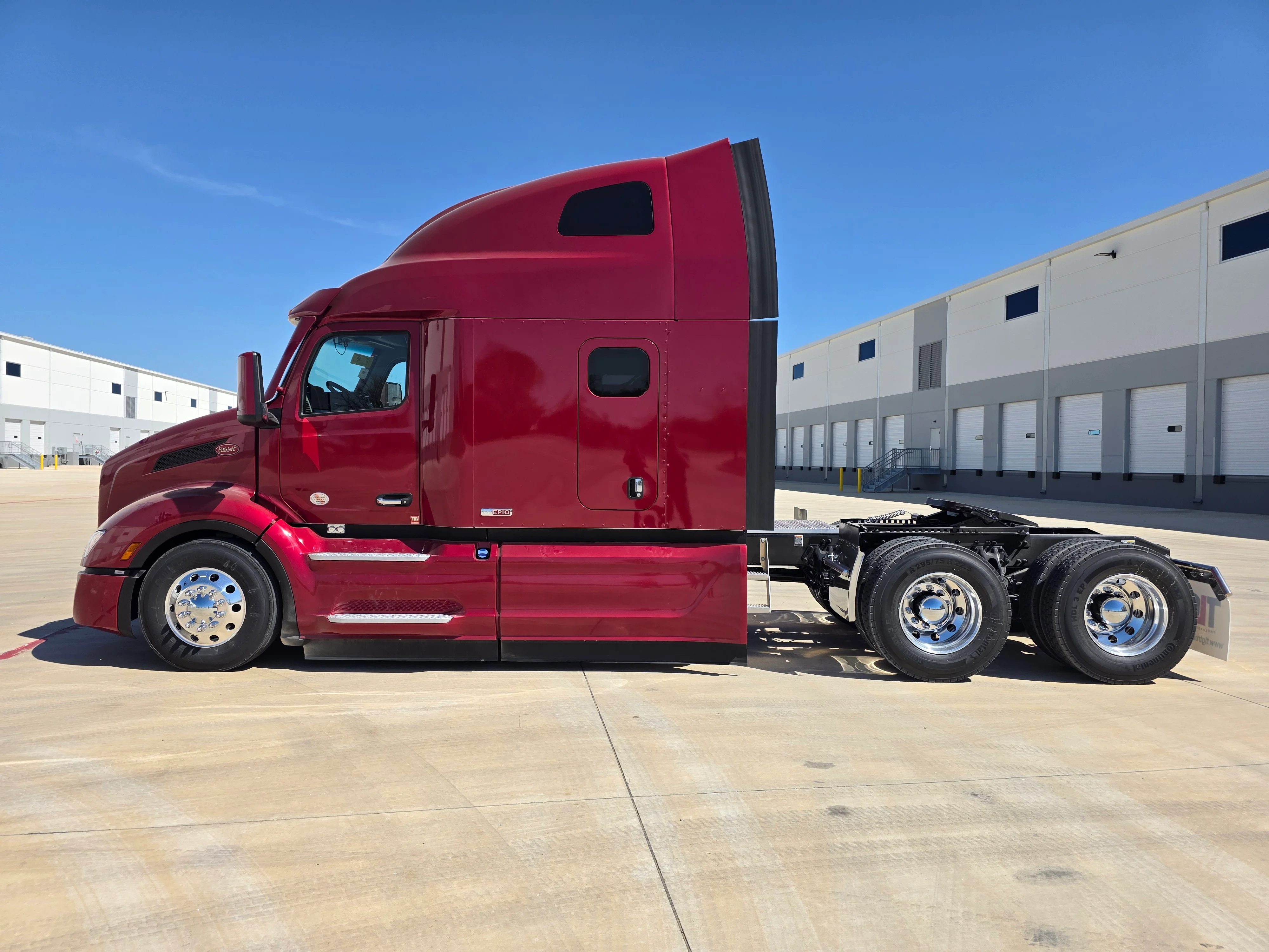 2027 Peterbilt 579 in Evansville, IN — photo 2