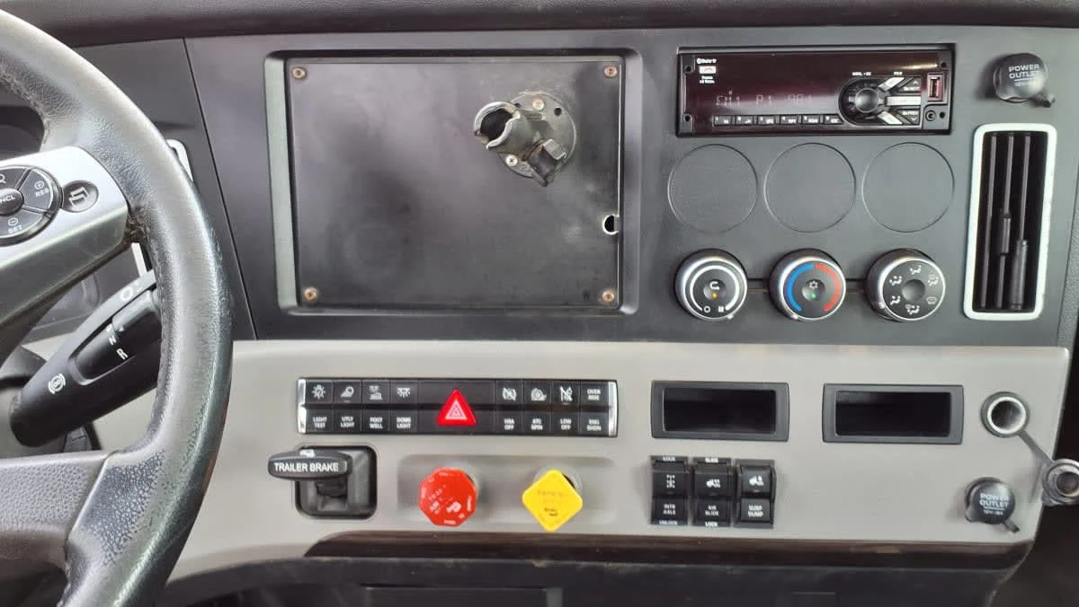 2020 Freightliner Cascadia in Salisbury, MA — photo 10