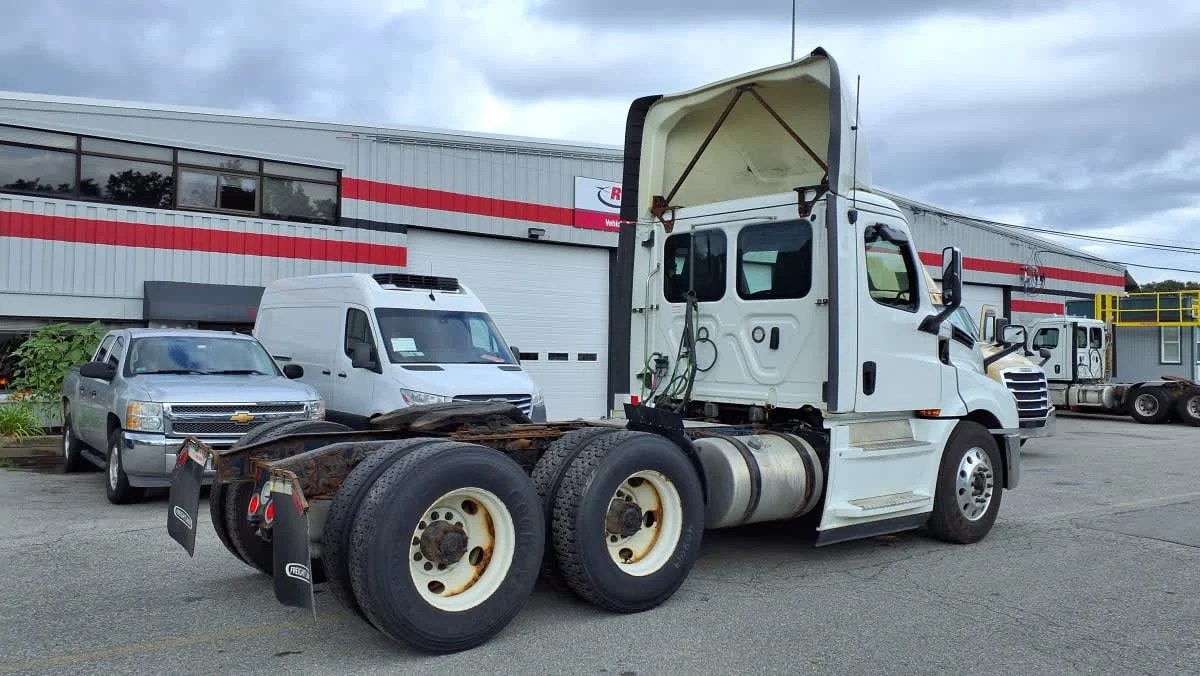 2020 Freightliner Cascadia in Salisbury, MA — photo 4