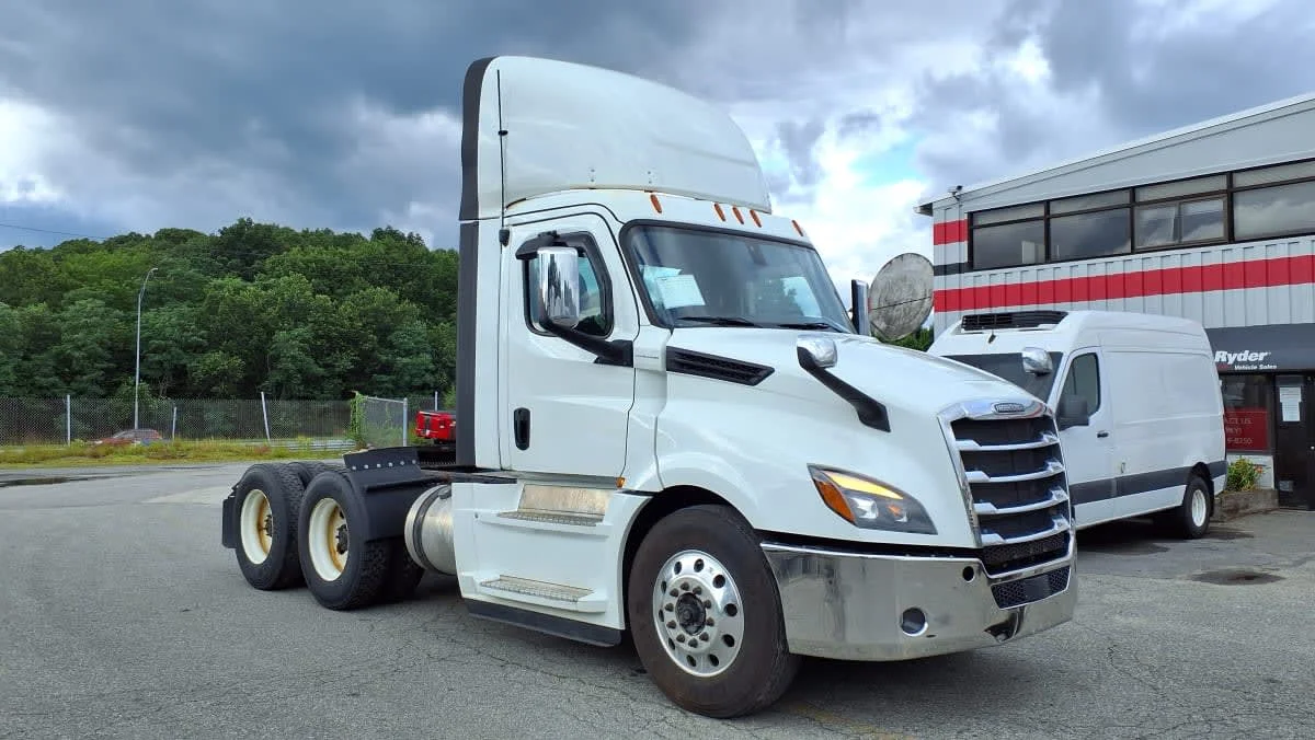2020 Freightliner Cascadia in Salisbury, MA — photo 3