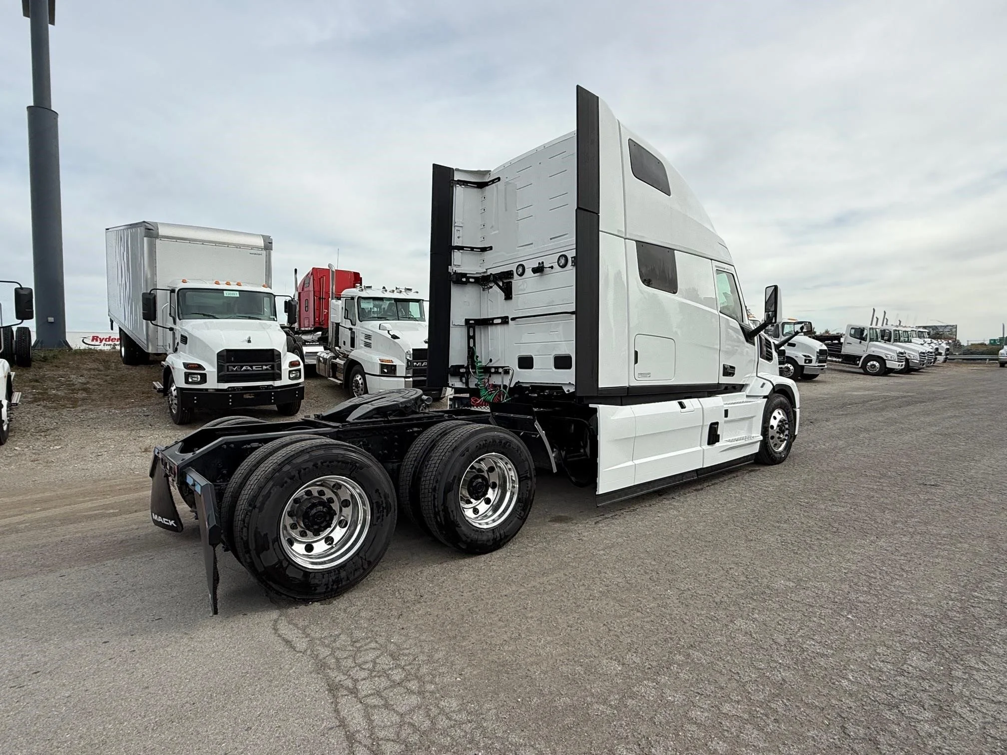 2026 Mack Pioneer — photo 5