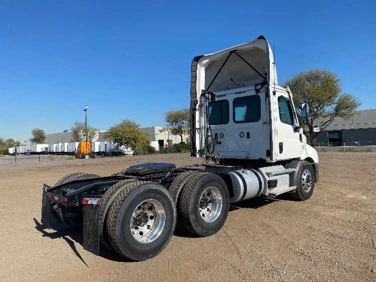 2021 Freightliner Cascadia in Phoenix, AZ — photo 7