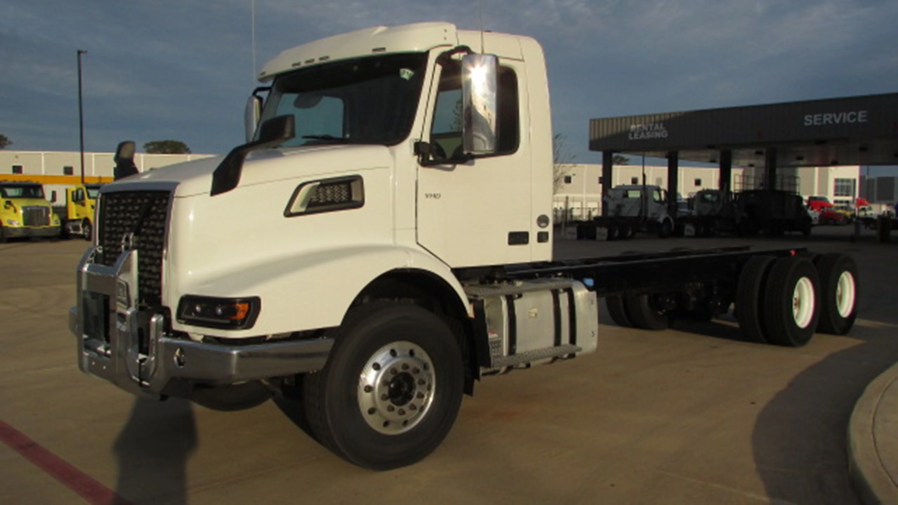 2025 Volvo VHD 300
