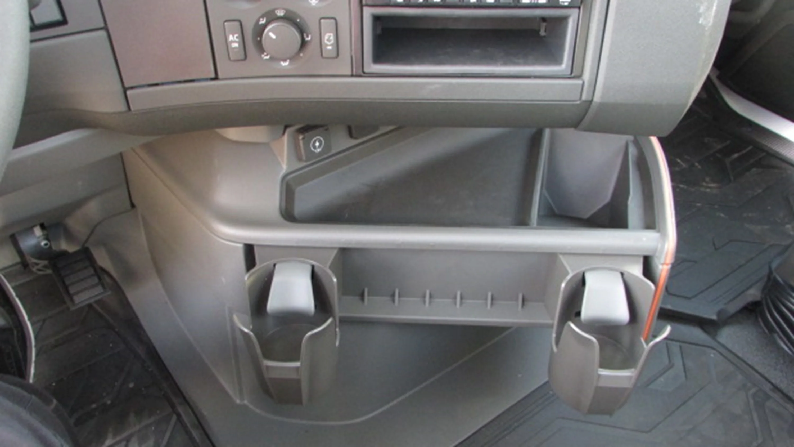 2025 Volvo VHD 300 in Houston, TX — photo 12