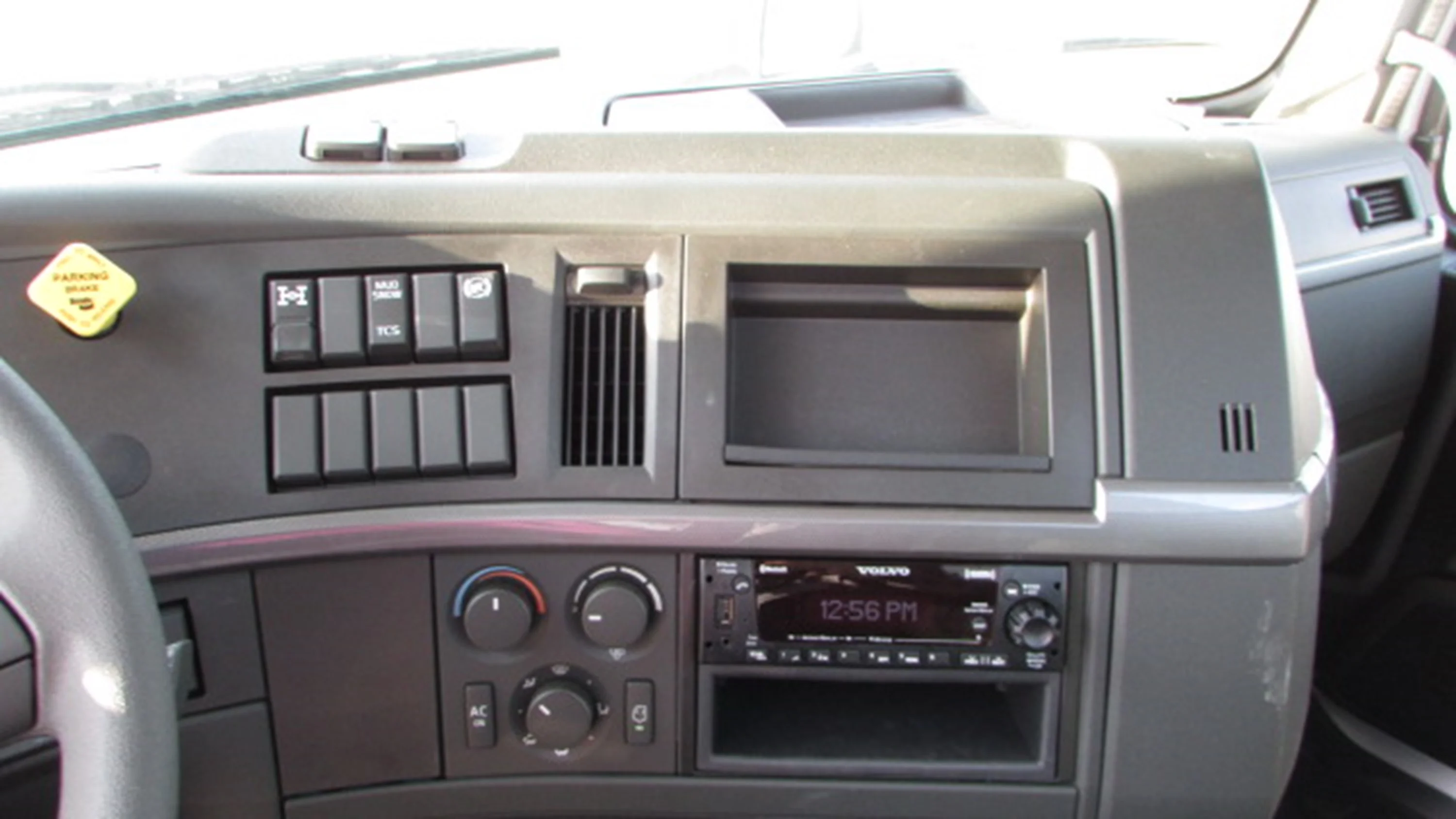 2025 Volvo VHD 300 in Houston, TX — photo 11