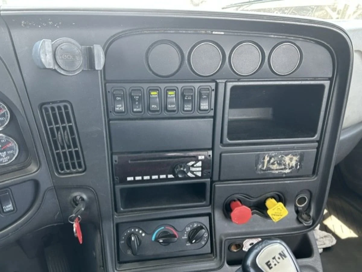 2016 International ProStar in Farmingdale, NY — photo 10