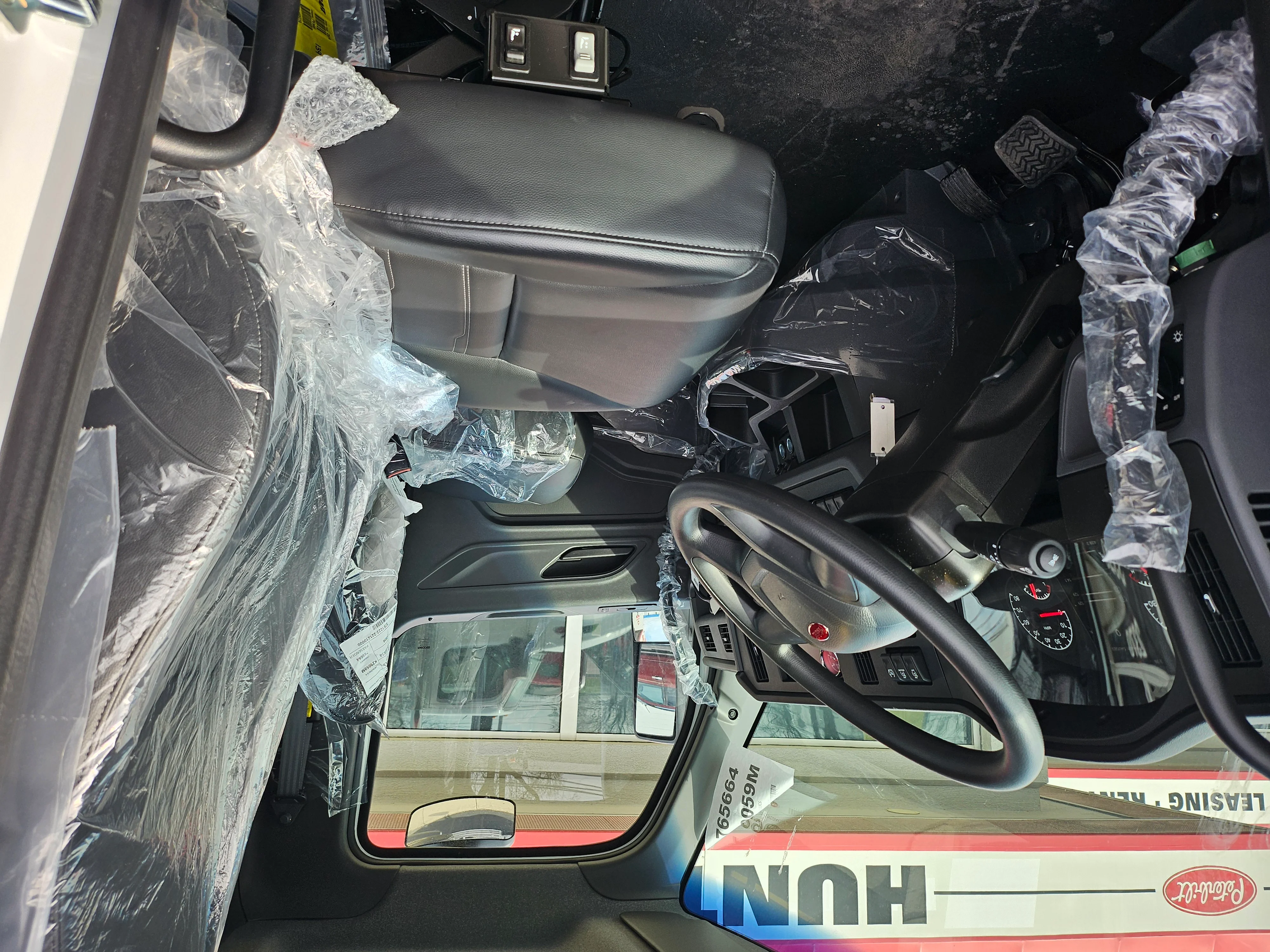 2025 Peterbilt 548 - image 6