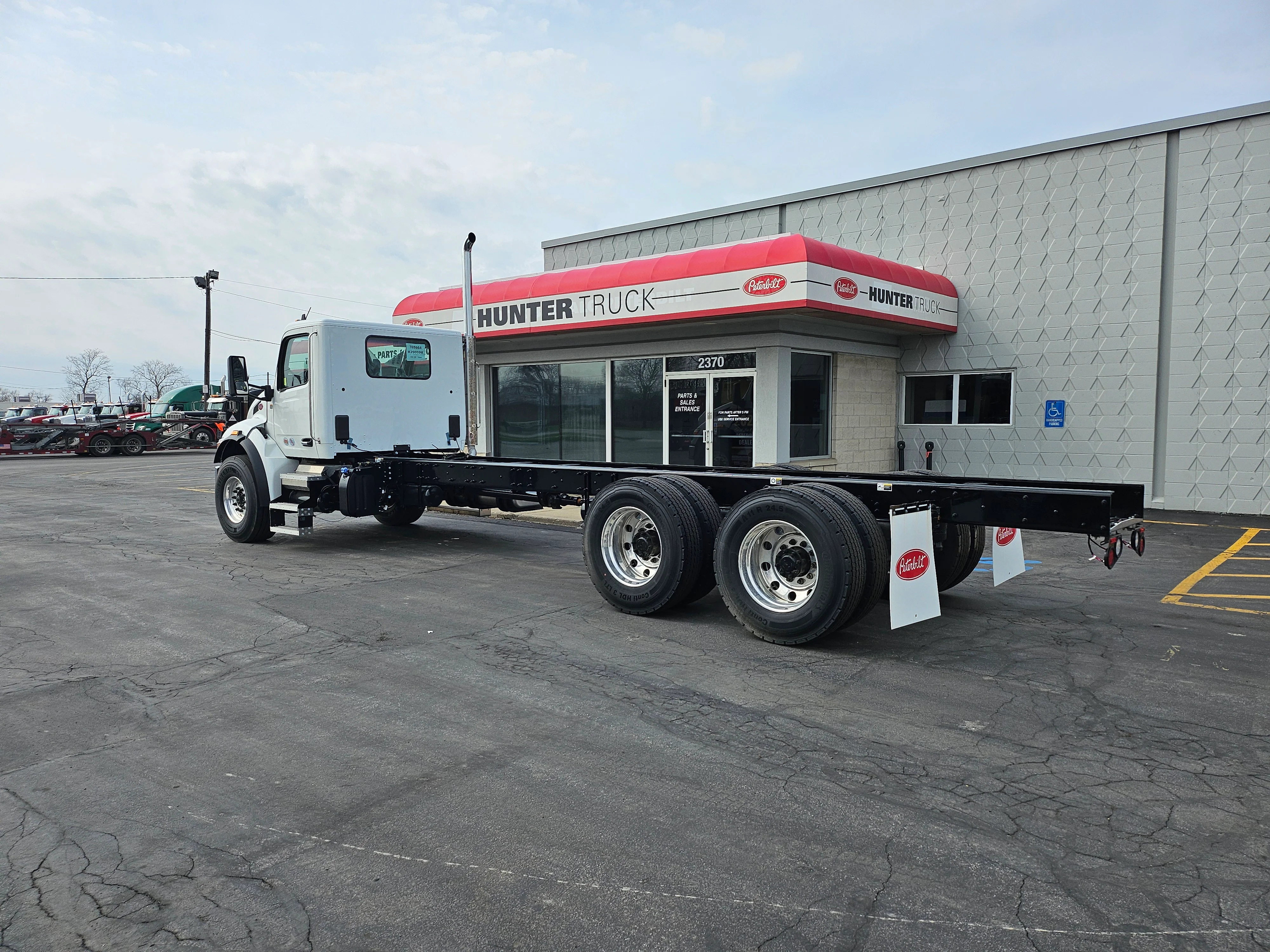 2025 Peterbilt 548 in Buffalo, NY — photo 3