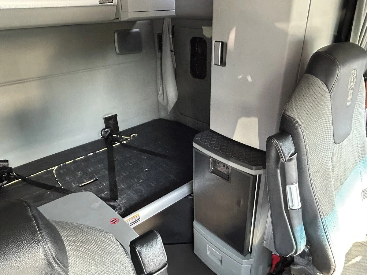 2021 Kenworth T880 — photo 8