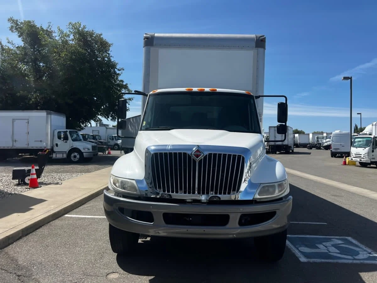 2018 International 4300 in West Sacramento, CA — photo 2
