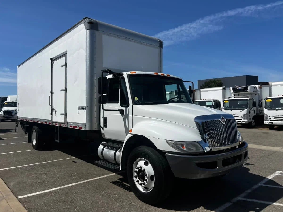 2018 International 4300 in West Sacramento, CA — photo 3