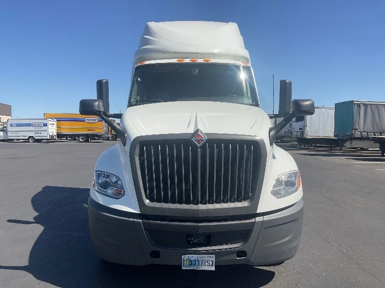 2023 International LT - image 2