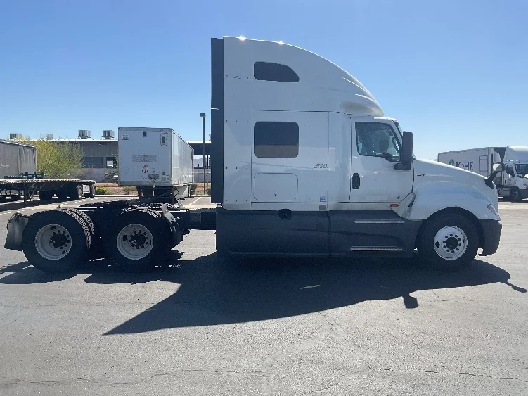 2023 International LT - image 8