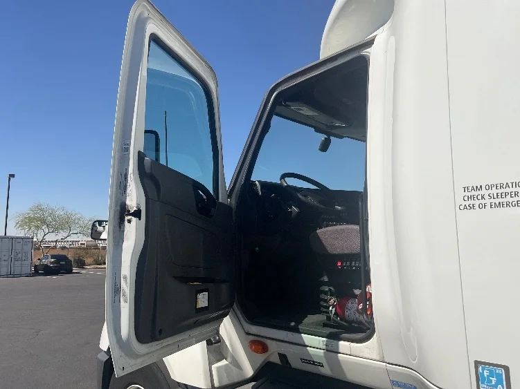 2023 International LT - image 9