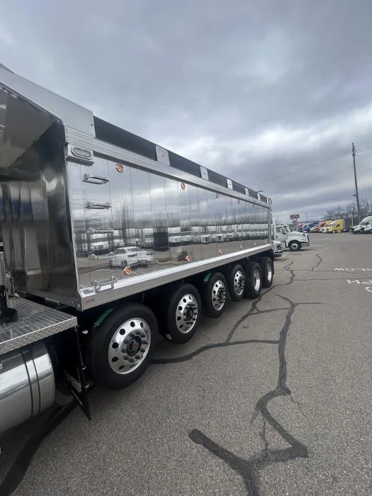 2026 International HX - image 19