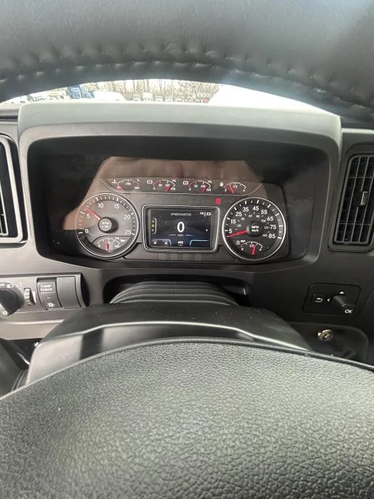 2026 International HX - image 18