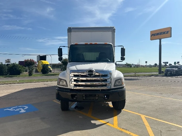 2020 Hino 268 in Oklahoma City, OK — photo 2