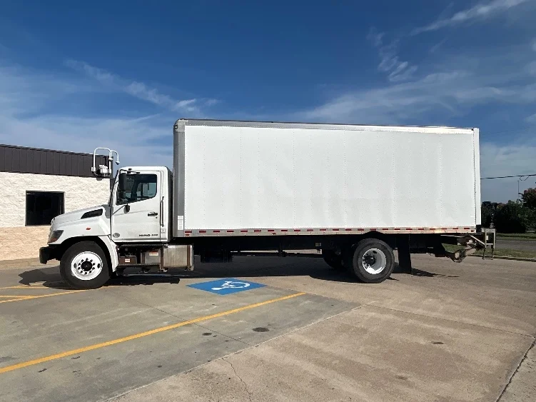 2020 Hino 268 in Oklahoma City, OK — photo 4