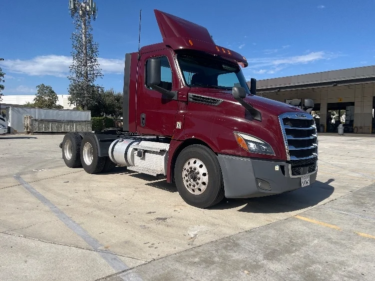 2020 Freightliner Cascadia in Fontana, CA