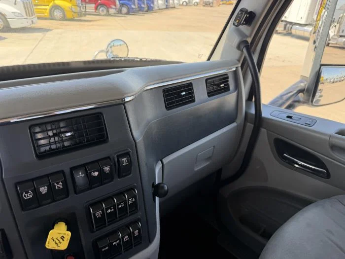2021 Peterbilt 579 — photo 29