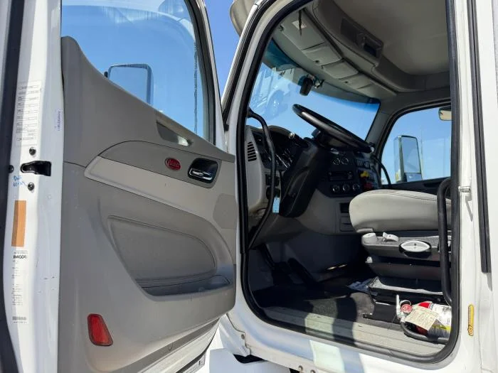 2021 Peterbilt 579 — photo 25