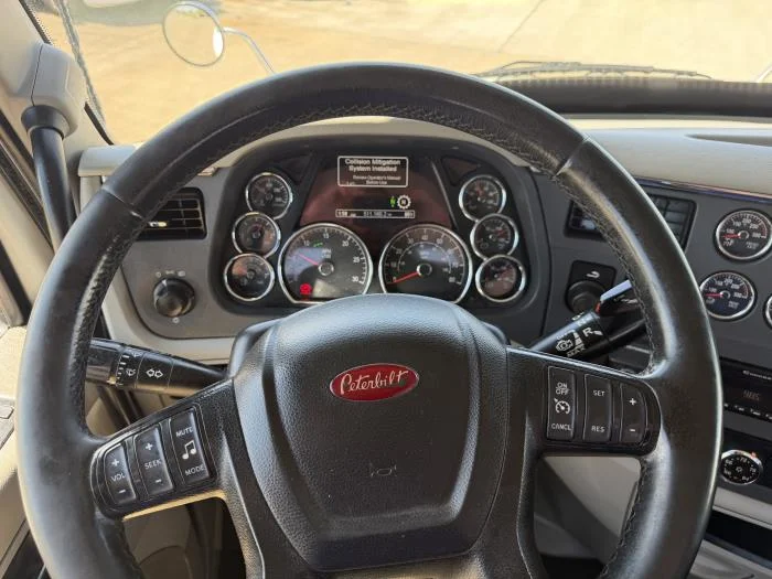 2021 Peterbilt 579 — photo 31