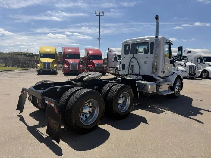 2021 Peterbilt 579 — photo 6