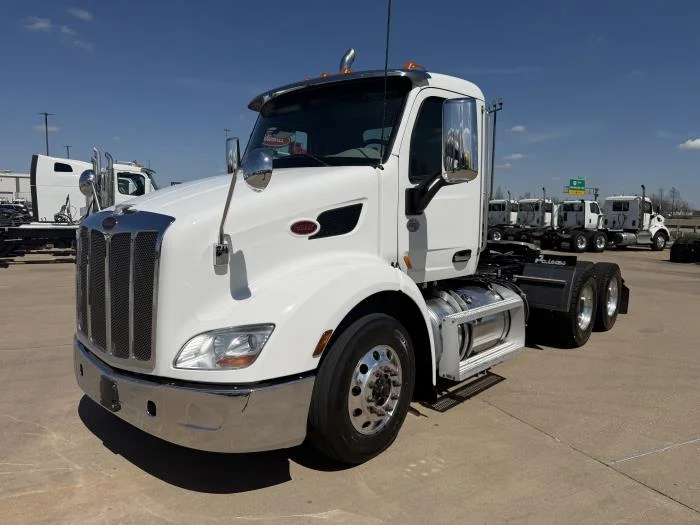 2021 Peterbilt 579 — photo 2