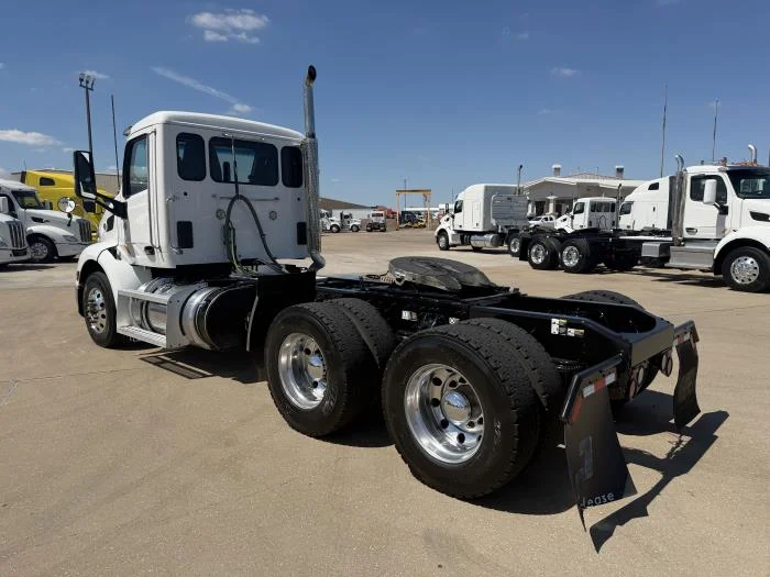 2021 Peterbilt 579 — photo 4