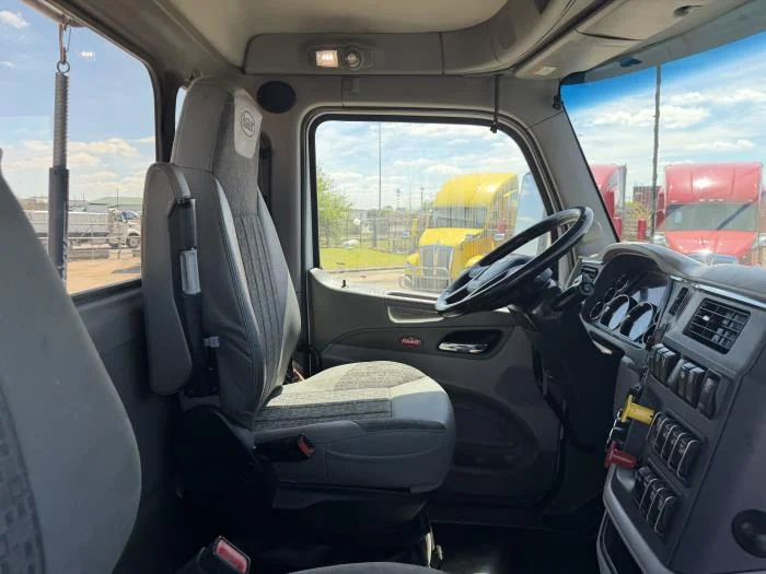 2021 Peterbilt 579 — photo 24