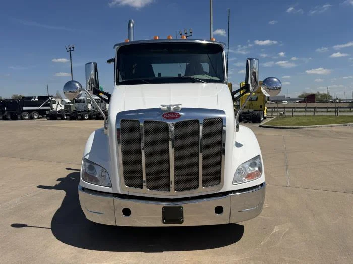 2021 Peterbilt 579 — photo 9