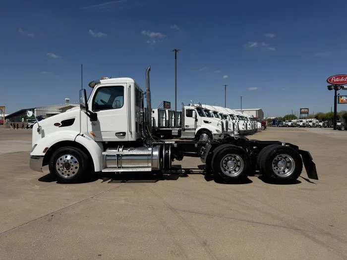 2021 Peterbilt 579 — photo 3