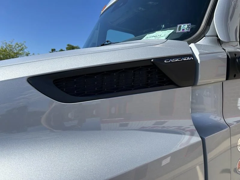 2026 Freightliner Cascadia - image 25