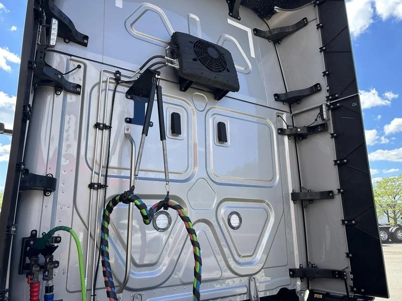 2026 Freightliner Cascadia - image 12