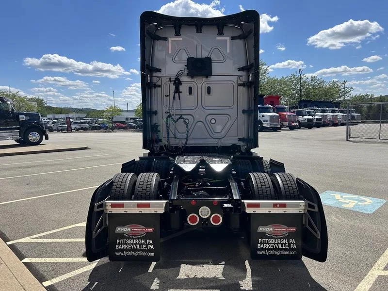 2026 Freightliner Cascadia - image 9