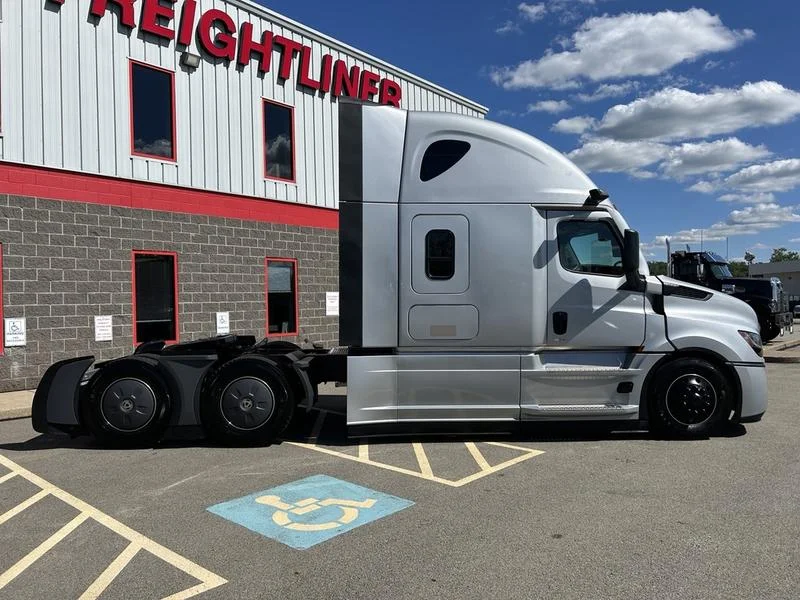 2026 Freightliner Cascadia - image 3