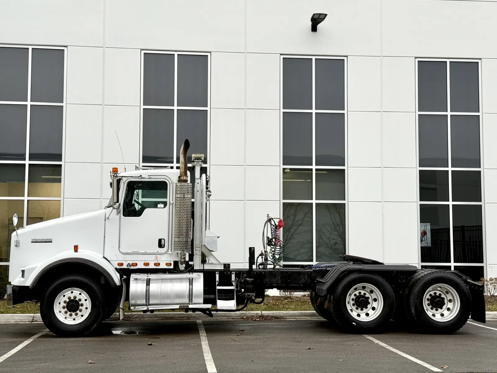 2003 Kenworth T800 - image 4