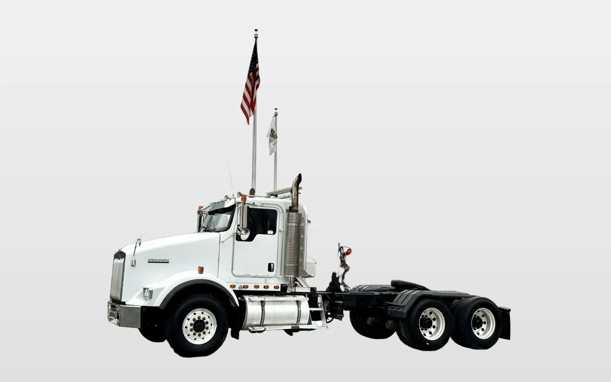 2003 Kenworth T800 - image 1