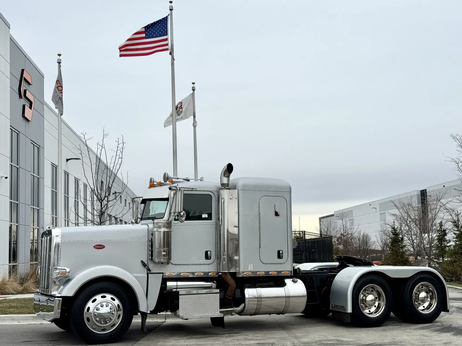 2008 Peterbilt 388 in New Lenox, IL