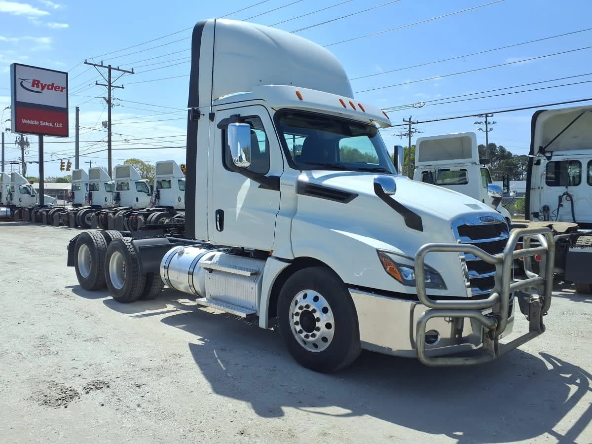 2020 Freightliner Cascadia in Greenville, SC — photo 3