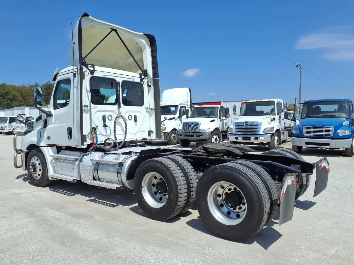 2020 Freightliner Cascadia in Greenville, SC — photo 6