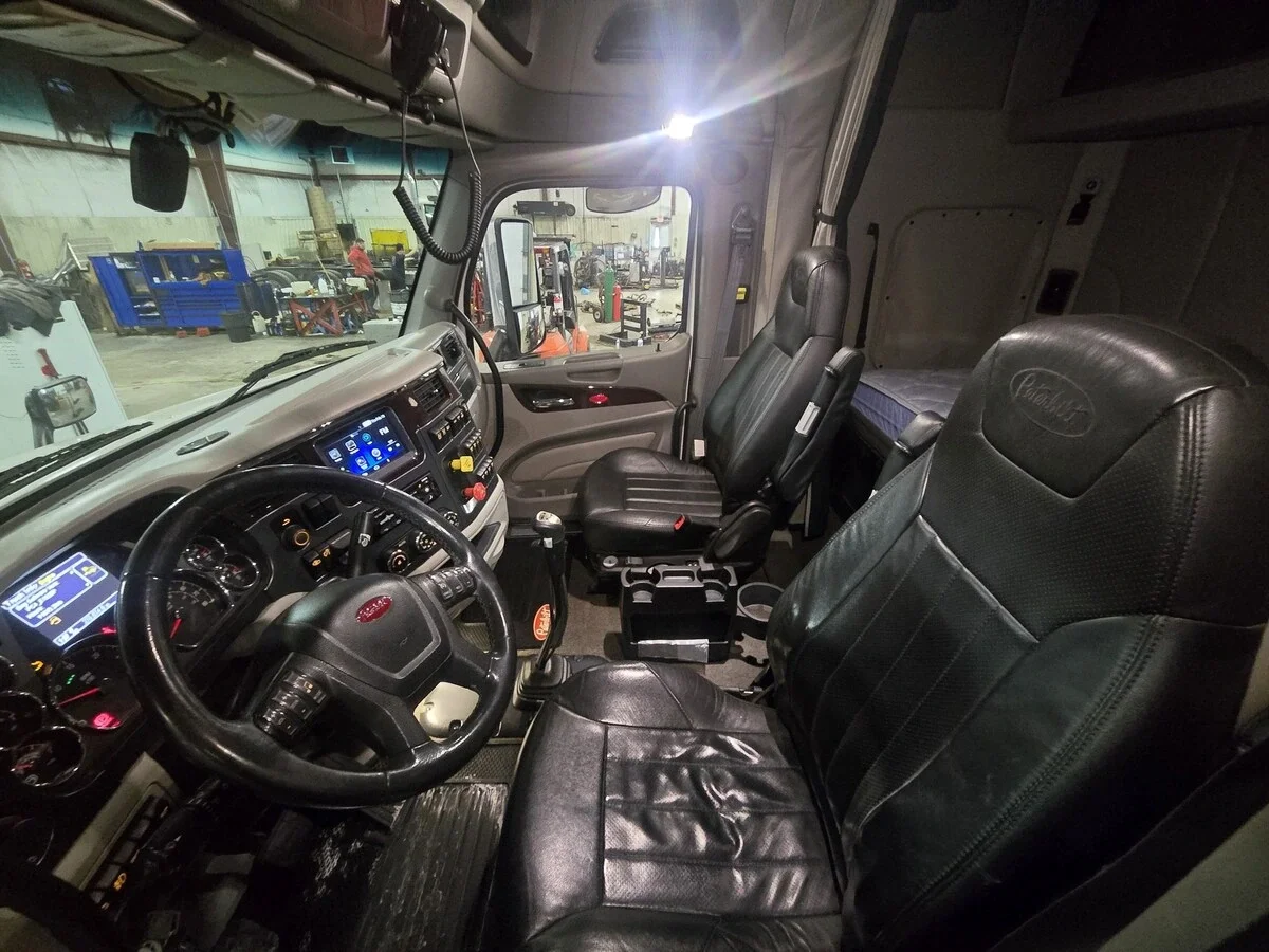 2020 Peterbilt 579 - image 7