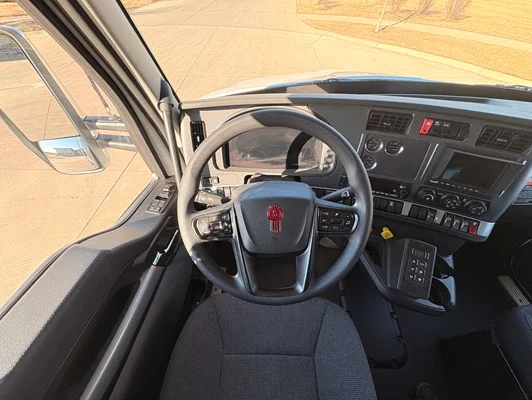 2026 Kenworth T880 in Cedar Rapids, IA — photo 21