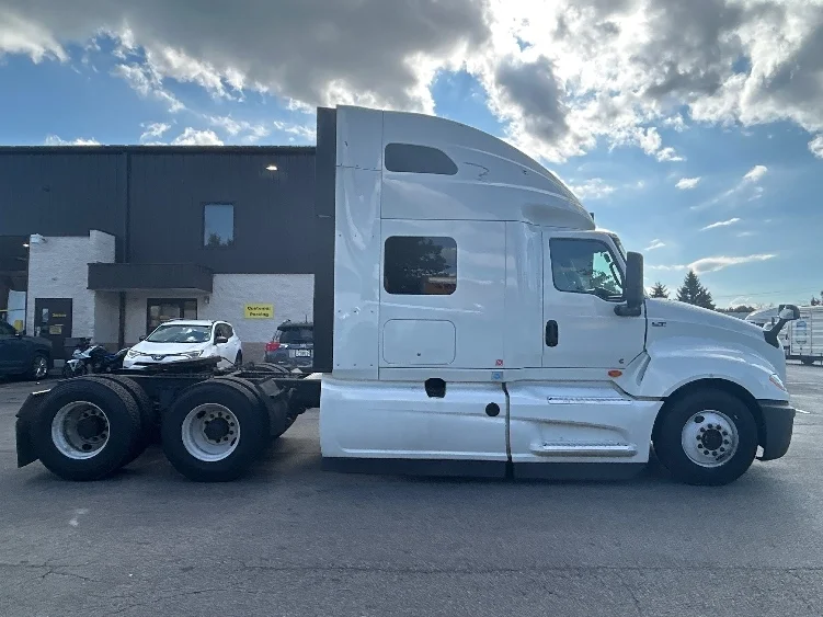 2022 International LT in Montgomery, NY — photo 8