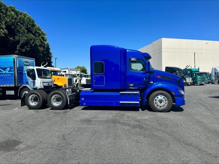 2024 Peterbilt 579 in Los Angeles, CA — photo 10