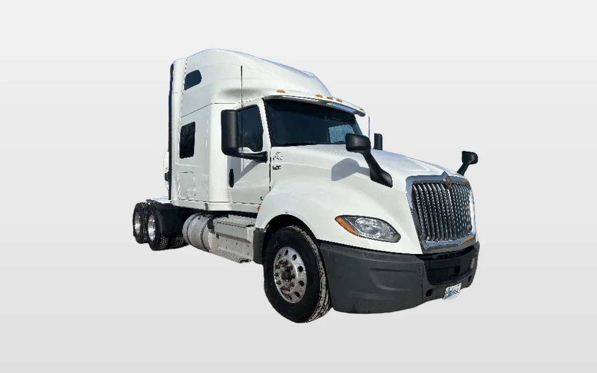 2022 International LT - image 1