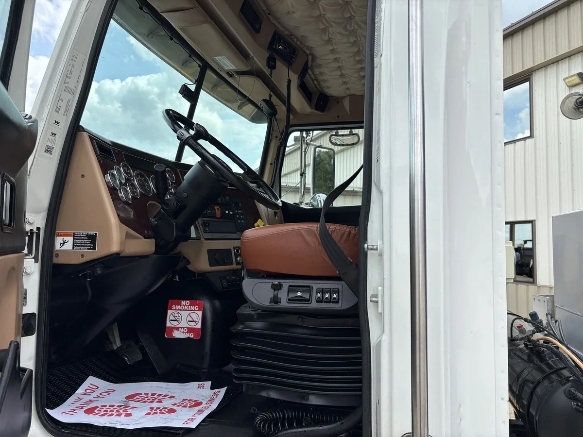 2020 Western Star 4700 — photo 10